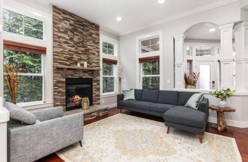 Lakeland South Villa | Luxury Lake Waterfront Retreat