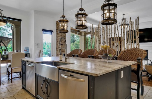 Panther Creek House | Luxury Lake Woodlands Retreat, with Tropical Heated Pool, Jacuzzi & Cinema!