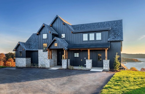 Kimberling City House | Luxury Lakefront Private Lodge Lake Access, Pickleball, Mini Golf and More!