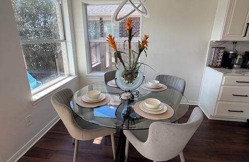 Sydney Harbour Villa | Luxury Lakefront : 10+ Guests : World Cup, Family & Corporate Friendly