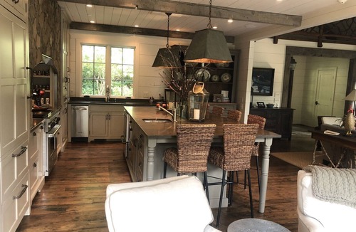 Lakemont House | LUXURY LAKEFRONT 6 BR HOME -LIGHT & BRIGHT-"HIGH 5"