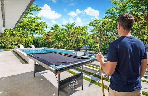 Ludlam House | Luxury Lakefront 6BR Retreat/Games, BBQ & Views