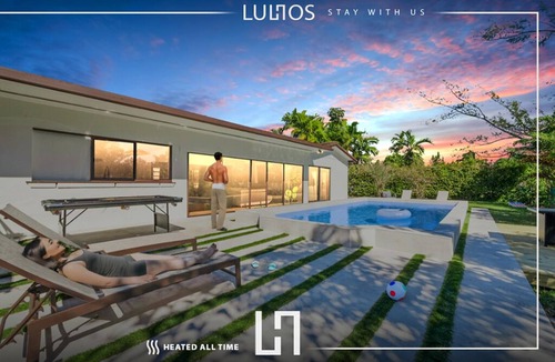 Ludlam House | Luxury Lakefront 6BR Retreat/Games, BBQ & Views