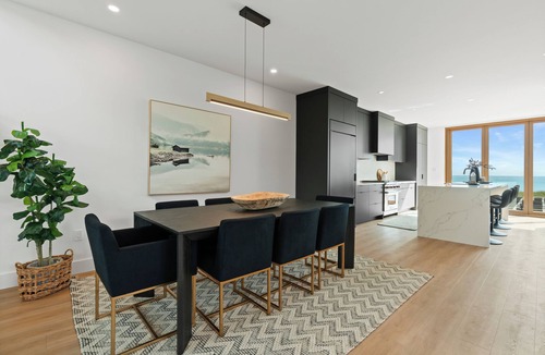 Port Stanley House | Luxury Lakefront Retreat | Private Sandy Beach | Walk to Downtown Port Stanley