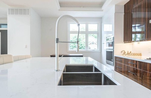 Port Weller House | Luxury Lakefront Villa with Sauna sleeps 10ppl