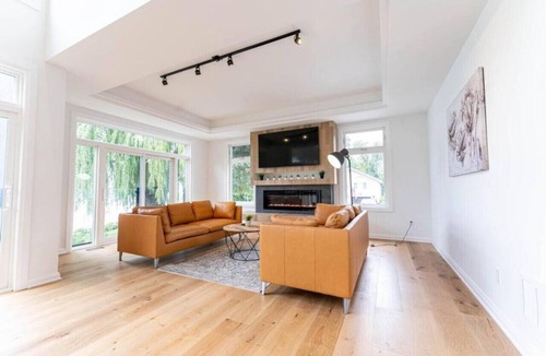 Port Weller House | Luxury Lakefront Villa with Sauna sleeps 10ppl