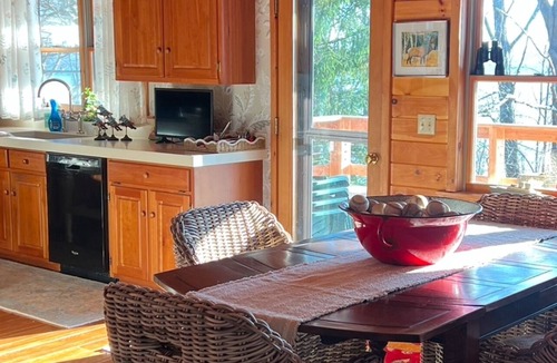 Town of Torrey Cabin | Luxury Lakefront Cabin on Seneca Lake