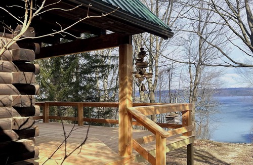 Town of Torrey Cabin | Luxury Lakefront Cabin on Seneca Lake