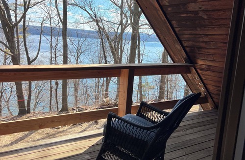 Town of Torrey Cabin | Luxury Lakefront Cabin on Seneca Lake