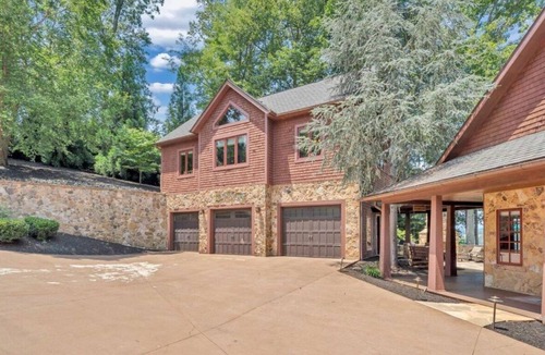 Westlake Corner Cottage | Luxury Lakefront Cottage with Private Boat Slip
