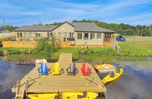 Faraday Cottage | Luxury Lakefront Cottage | Private Dock & Retreat