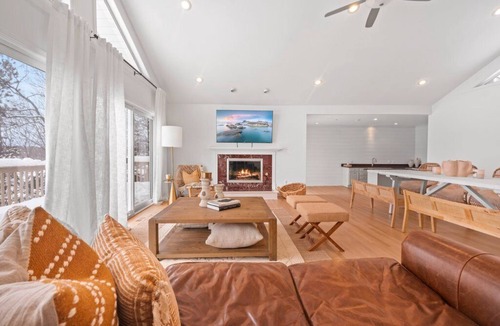 Wonder Lake House | Luxury Lakefront Escape - 25 mins from Lake Geneva w/Boat Rental