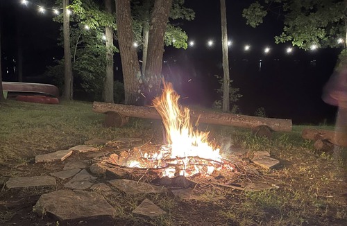 Tweed Cottage | Luxury Lakefront Escape The Rock Cottage