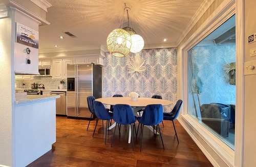 April Sound House | Luxury Lakefront - Game Room - 7 beds - Hot tub - Kayaks - Dock