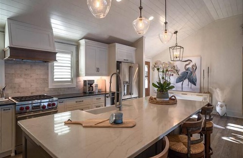 Eatonton House | Luxury Lakefront Home Screened Porch Max Dock Kayaks & Paddleboard