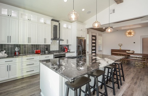 Willis House | Luxury Lakefront Home with Boat dock and Kayaks
