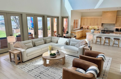 Enchanted Oaks House | Luxury Lakefront - Huge Patio + Private Yard + Boat + Sleeps 14