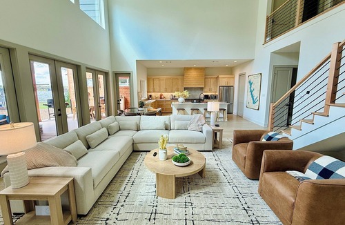 Enchanted Oaks House | Luxury Lakefront - Huge Patio + Private Yard + Boat + Sleeps 14
