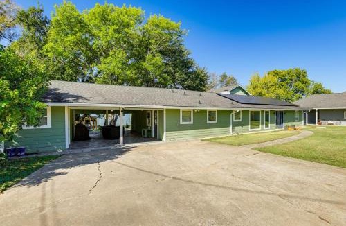 West Livingston House | Luxury Lakefront Lodge with private water trampoline, open boat slip