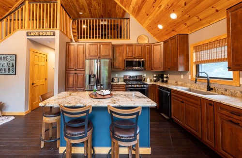 Treasure Lake Ski Chalet | Luxury Lakefront Oasis