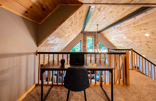 Treasure Lake Ski Chalet | Luxury Lakefront Oasis