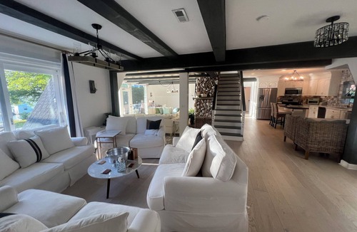 Union Hall House | Luxury Lakefront, Pontoon Boat available