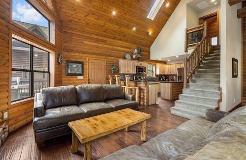 Lampe Cabin | Luxury Lakefront Resort Chalet | 2 Pools | FREE Amenities | Dock | MiniGolf | Waterslide