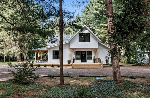 Grand Junction House | Luxury Lakefront Family Retreat | Pool, Pickleball, Hot Tub, Guest House & More