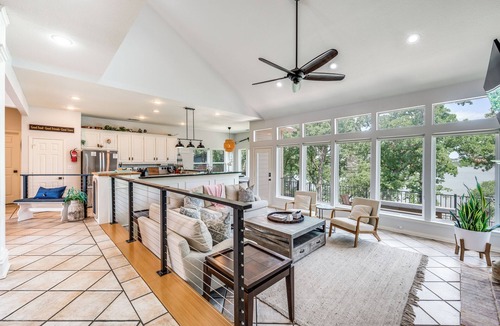 Hickory Creek House | Luxury Lakefront close to The Olana, Universal Studio and FIFA