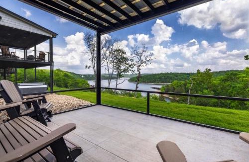 Kimberling City House | Luxury Lakefront Villa - FREE HUGE Pool/Hot Tub - MINI GOLF