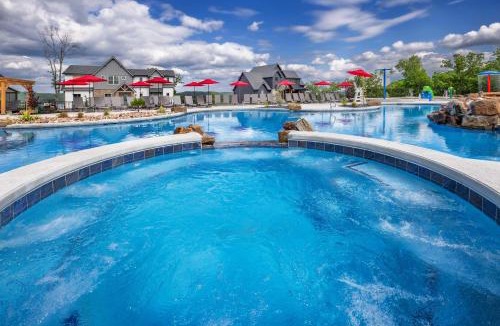 Kimberling City House | Luxury Lakefront Villa w/FREE kayaks, pools, shuffleboard, Mini golf and more!