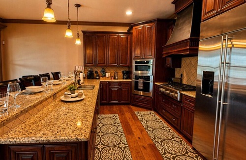 Osage Beach House | Luxury Lakefront 6BD/5BA/Pool/Dock/MovieTheater-18