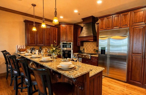 Osage Beach House | Luxury Lakefront 6BD/5BA/Pool/Dock/MovieTheater-18