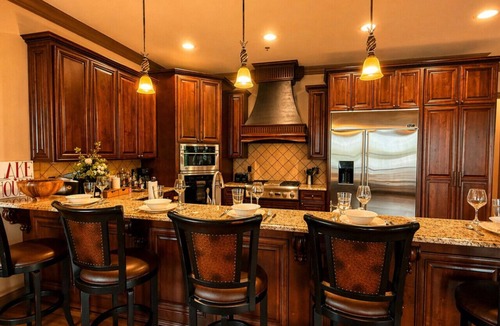 Osage Beach House | Luxury Lakefront 6BD/5BA/Pool/Dock/MovieTheater-18