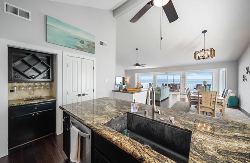 April Sound House | Luxury Lakefront with Spectacular Pool, Spa & Putting Green! Fully Remodeled!