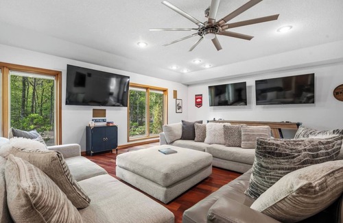 Hot Springs Village House | Luxury Lakehouse with 180° Lake Views