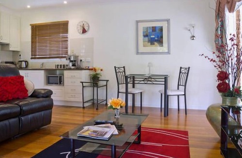 Kilsyth South Cottage | Luxury Lakeside Cottage B&B