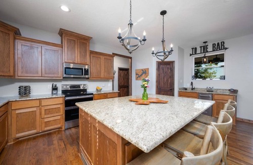Dogwood House | Luxury Lakeside Cabin ~Kayaks ~Fire Pit ~Swim Beach