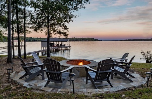 Dogwood House | Luxury Lakeside Cabin ~Kayaks ~Fire Pit ~Swim Beach