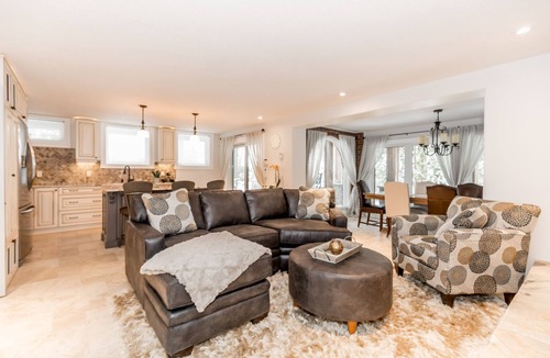 Oro-Medonte House | Luxury Lakeside Executive Suite