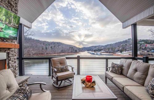 Hidden Springs House | Luxury Lakeside Living at Knot Working on Norris Lake