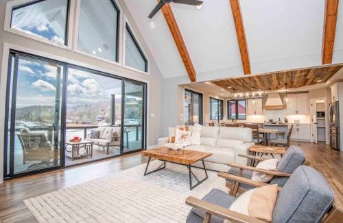 Hidden Springs House | Luxury Lakeside Living at Knot Working on Norris Lake