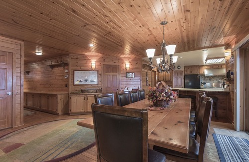 Lake Forest House | Luxury Lakeside Retreat + Lake Views + Close To Resorts!