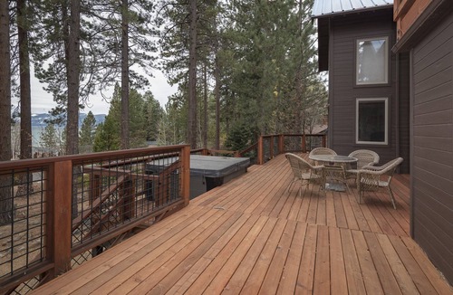Lake Forest House | Luxury Lakeside Retreat + Lake Views + Close To Resorts!