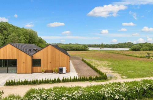Ansager House | Luxury Lakeside Retreat - By Traum Ferienwohnungen