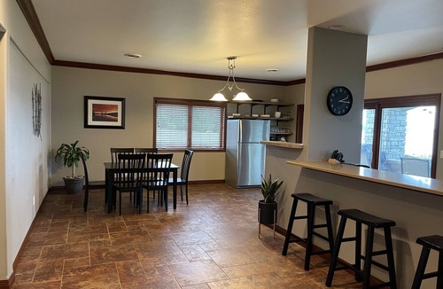 Dollar Bay House | Luxury Lakeside/Trailside Living