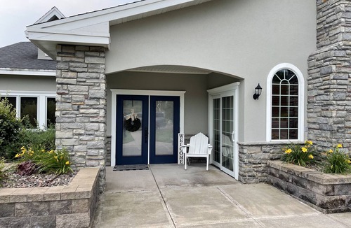 Dollar Bay House | Luxury Lakeside/Trailside Living