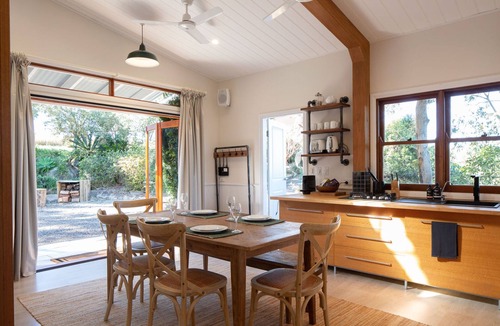 Wallis Lake House | Luxury Lakeview Barn