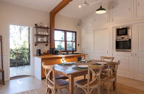 Wallis Lake House | Luxury Lakeview Barn