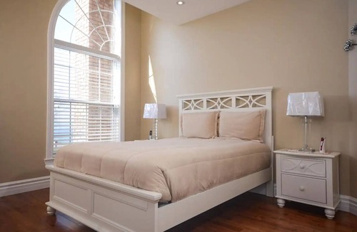 Carrying Place House | Luxury Lakeview Villa: Gateway to Winery Paradise